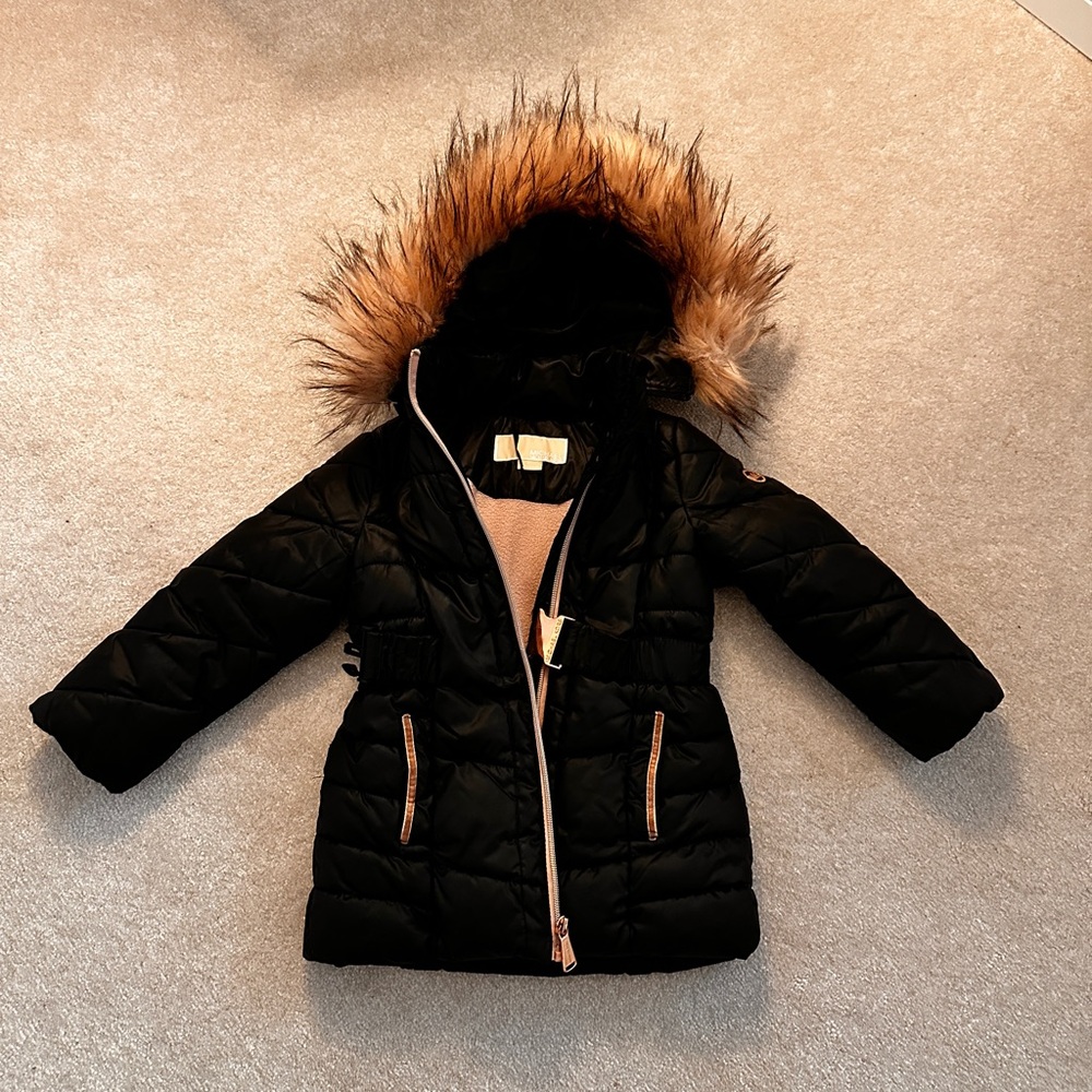 Michael kors winter coat 2T, runs a bit large. Jacket ski